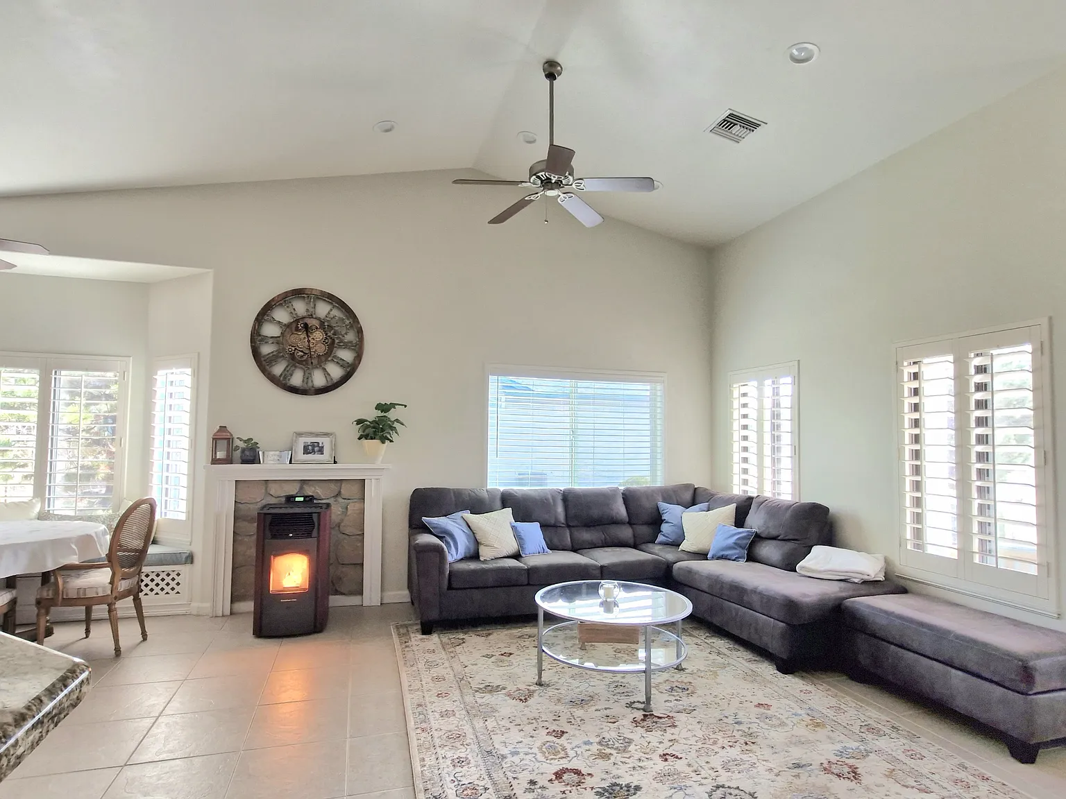 908 W Landmark Trl — Photo 3