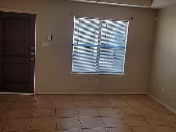3rd image of 1911 Horsetail Fls APT 3