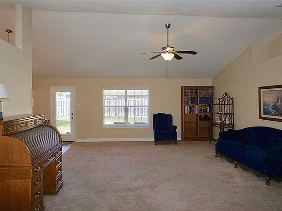 3rd image of 1942 Larkspur Cir
