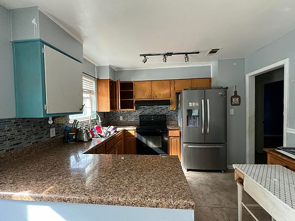 4th image of 102 Graham Ct NE