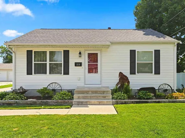 1619 9th St NW, Cedar Rapids, IA 52405