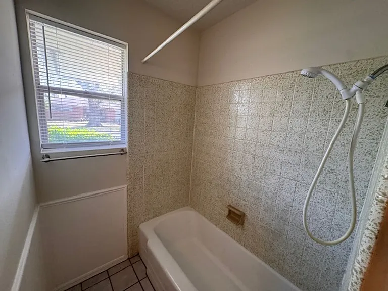 1503 Avondale Dr — Photo 11