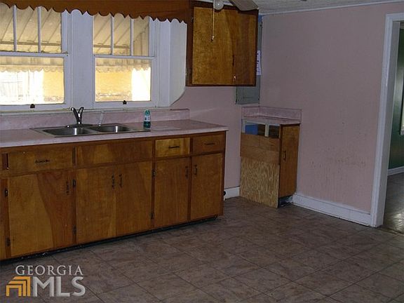 5th image of 26 E Olliff St