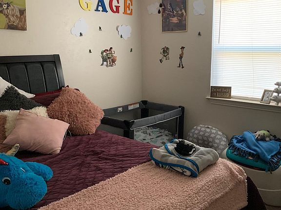 2nd bedroom