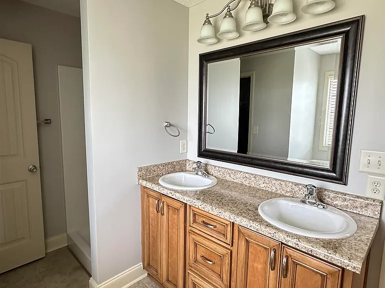523 Grand Ave — Photo 13