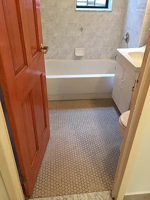 Rented by Metroline Realty | media 37