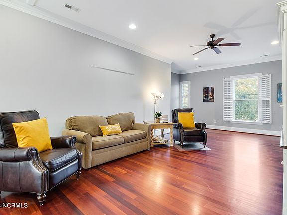 4th image of 701 N Howe Street Unit 5