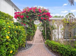 721 9th St S APT 3, Naples, FL 34102