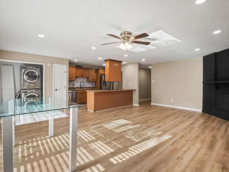 5201 Marks Cir — Photo 8