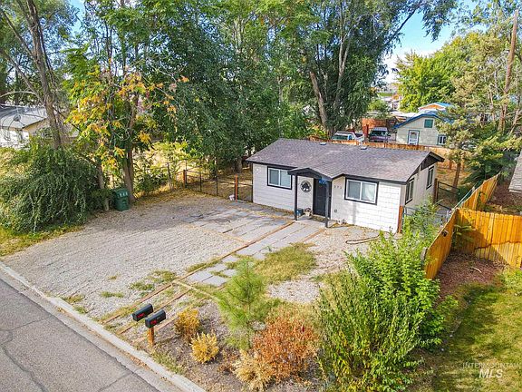 3rd image of 271 NW 7th St