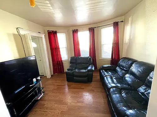2628 Trowbridge St Photo 1