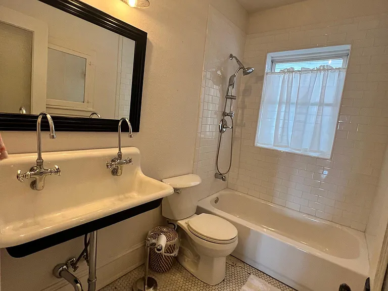 2733 Gillham Rd #3 — Photo 24