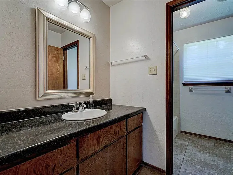 406 Shady Lane Dr — Photo 15