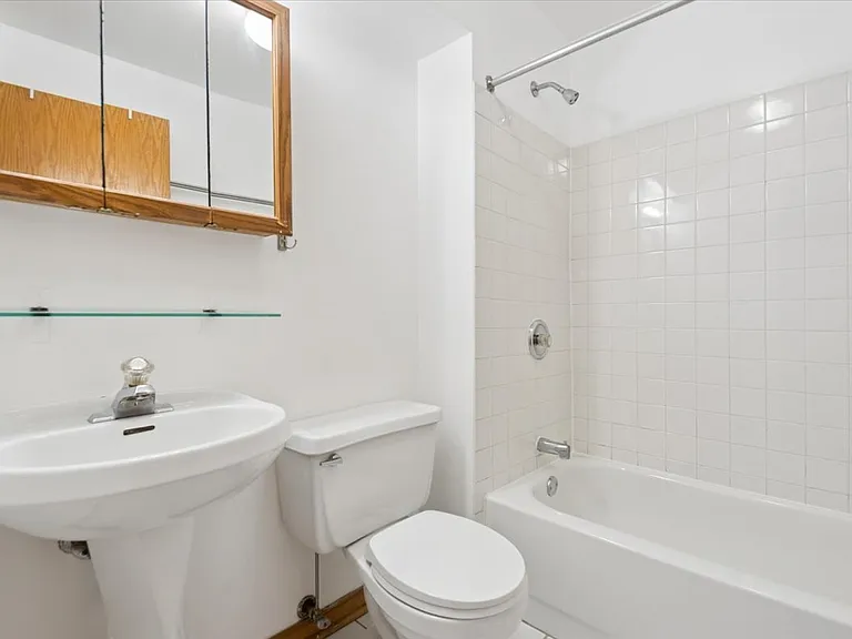 4453 N Dover St #G — Photo 4