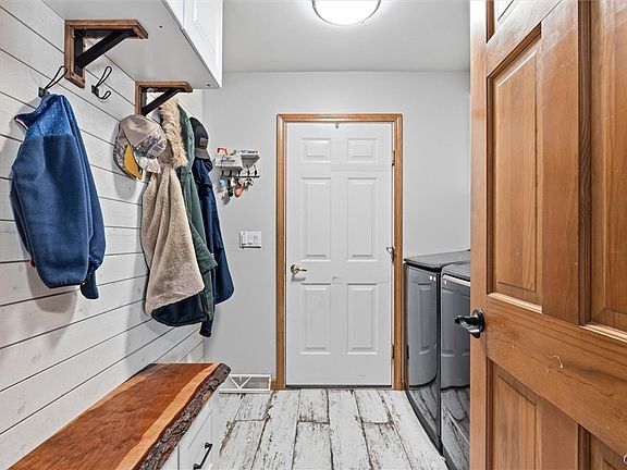 4th image of 512 Shackelton Point Rd