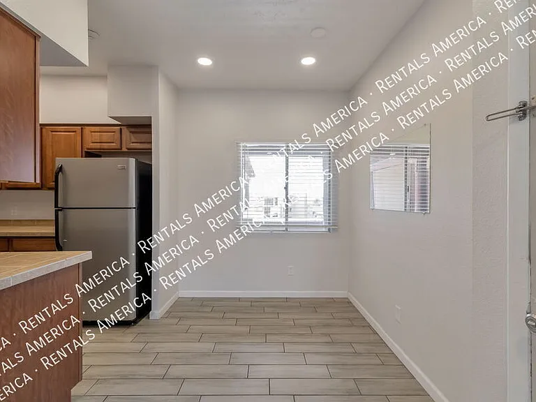 1810 E Blacklidge Dr #322 — Photo 3