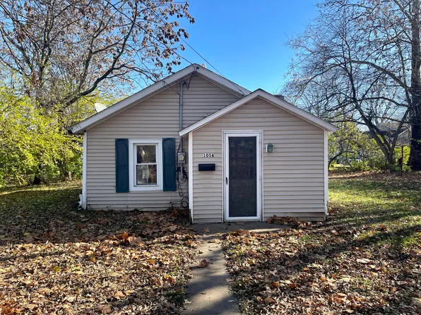 1056 Green St, Henry, IL 61537