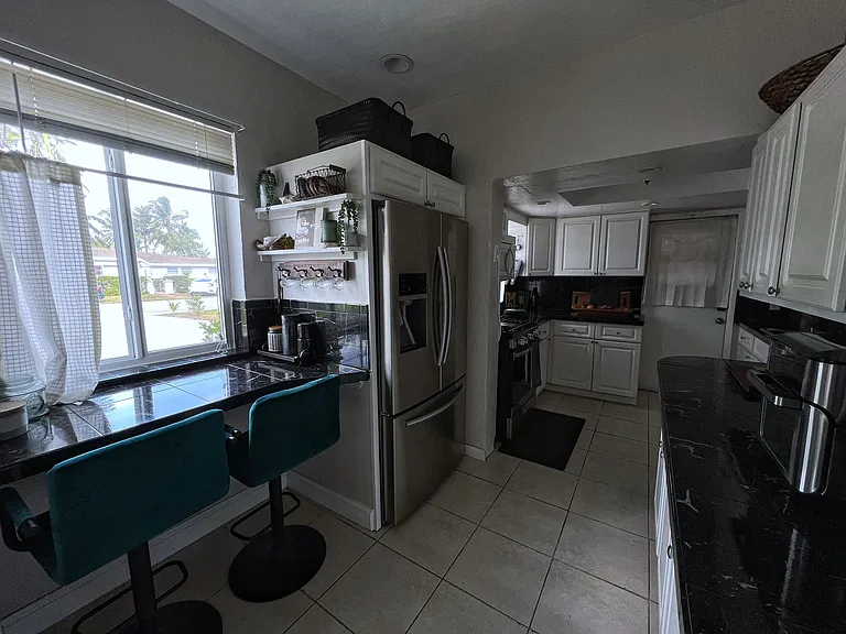 2040 NE 183rd St — Photo 14