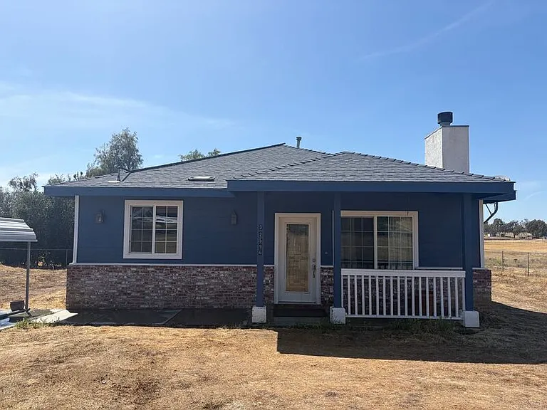 32586 Galleano Ave — Photo 1