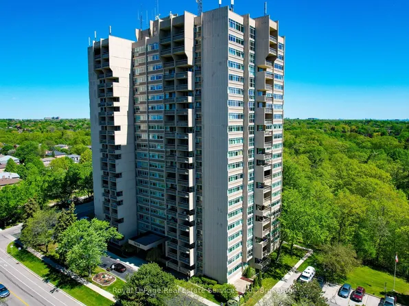 1359 White Oaks Blvd #1810, Oakville, ON L6H 2R8