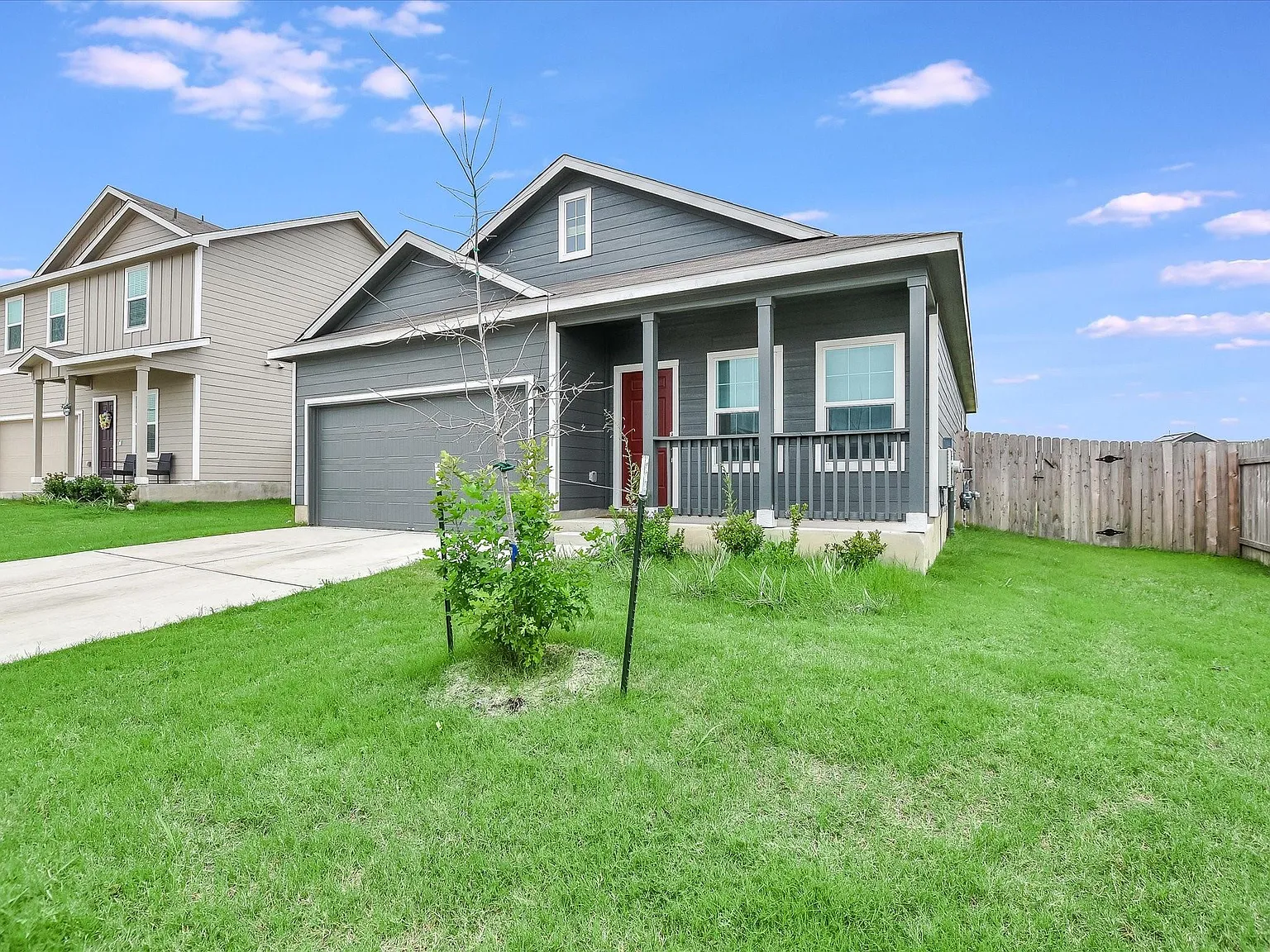 3 bed, 2.0 bath, 1220 sqft, $2,099 — Photo 1