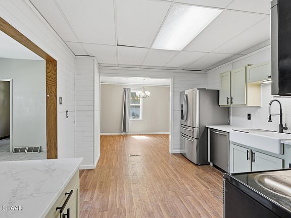 5th image of 1122 Ben Ave