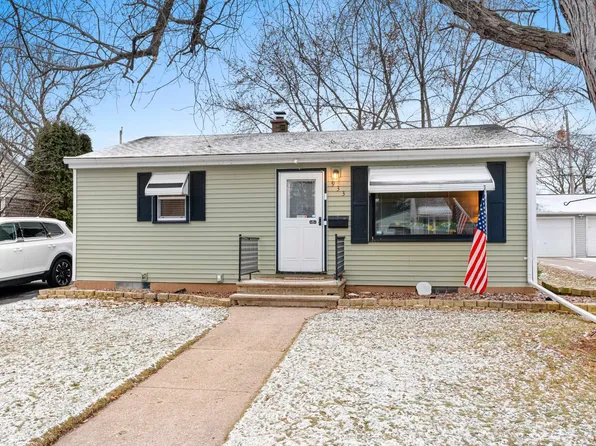 933 Gail Ave, Neenah, WI 54956