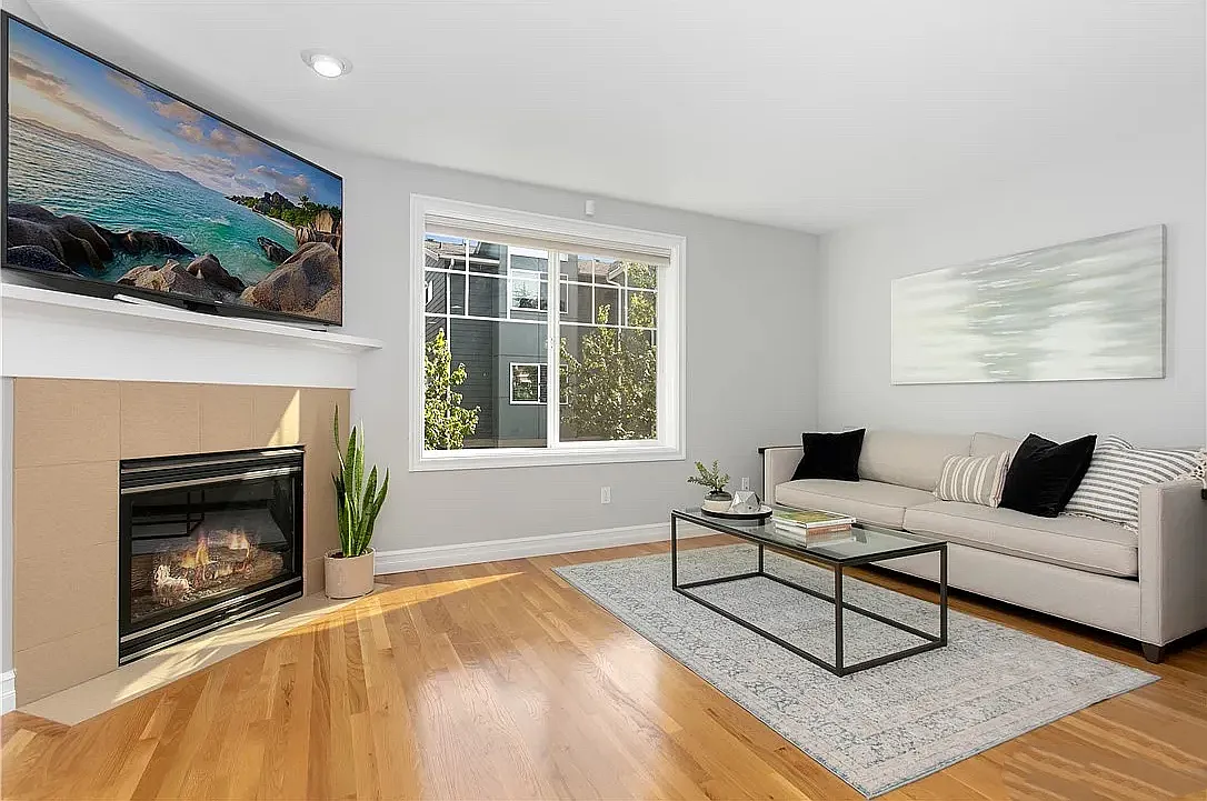 3 bed, 1560 sqft, $3,350 — Photo 2