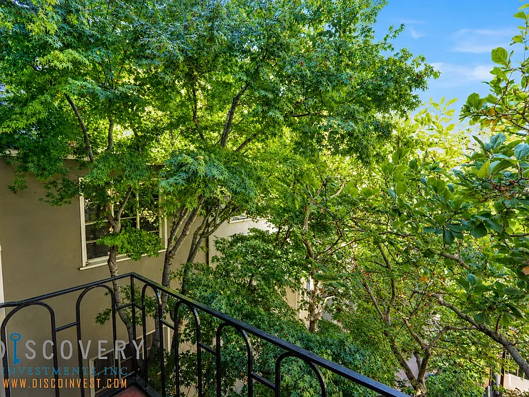 216 Lee St — Photo 3