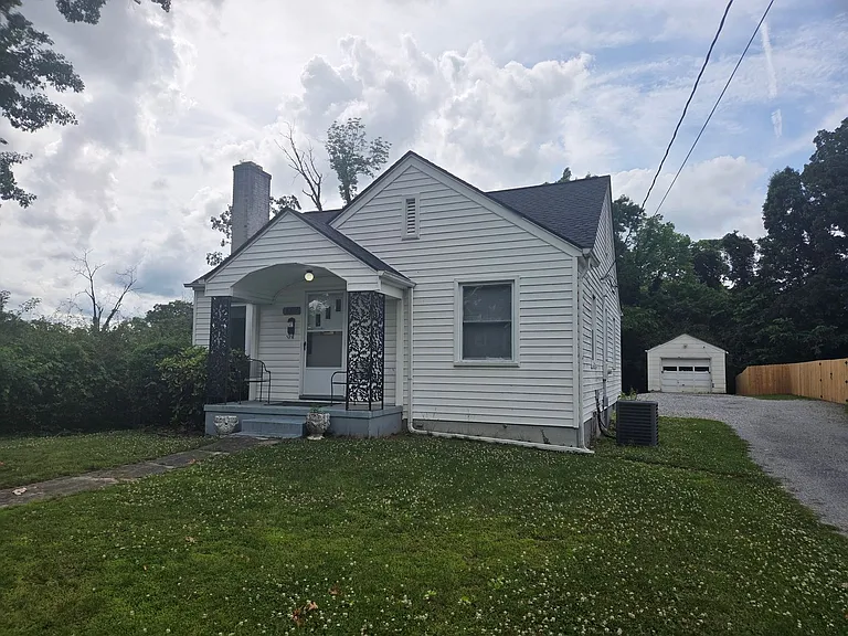 3232 Ashley St — Photo 1