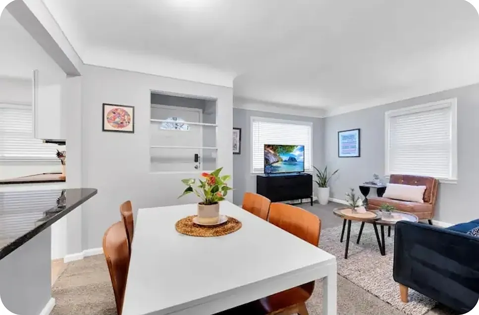 3 bed, 1023 sqft, $5,000 — Photo 2