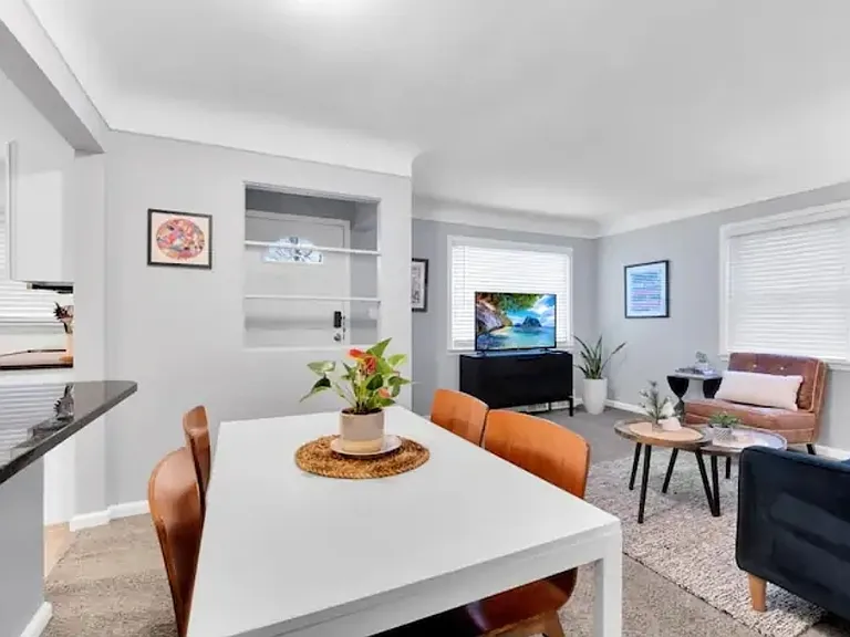 3511 Chester Rd — Photo 2