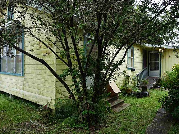 2nd image of 105 Boudreaux St