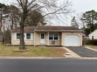 2 Hummingbird La, Whiting, NJ 08759