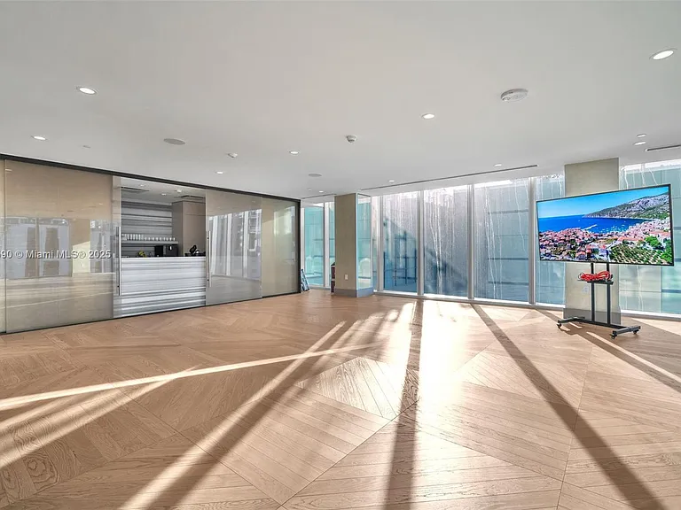700 NE 24th St #2603 — Photo 32