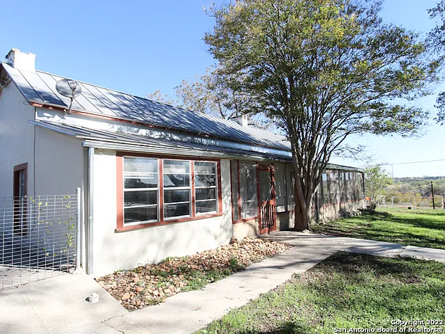 8811 FM 471 N — Photo 3