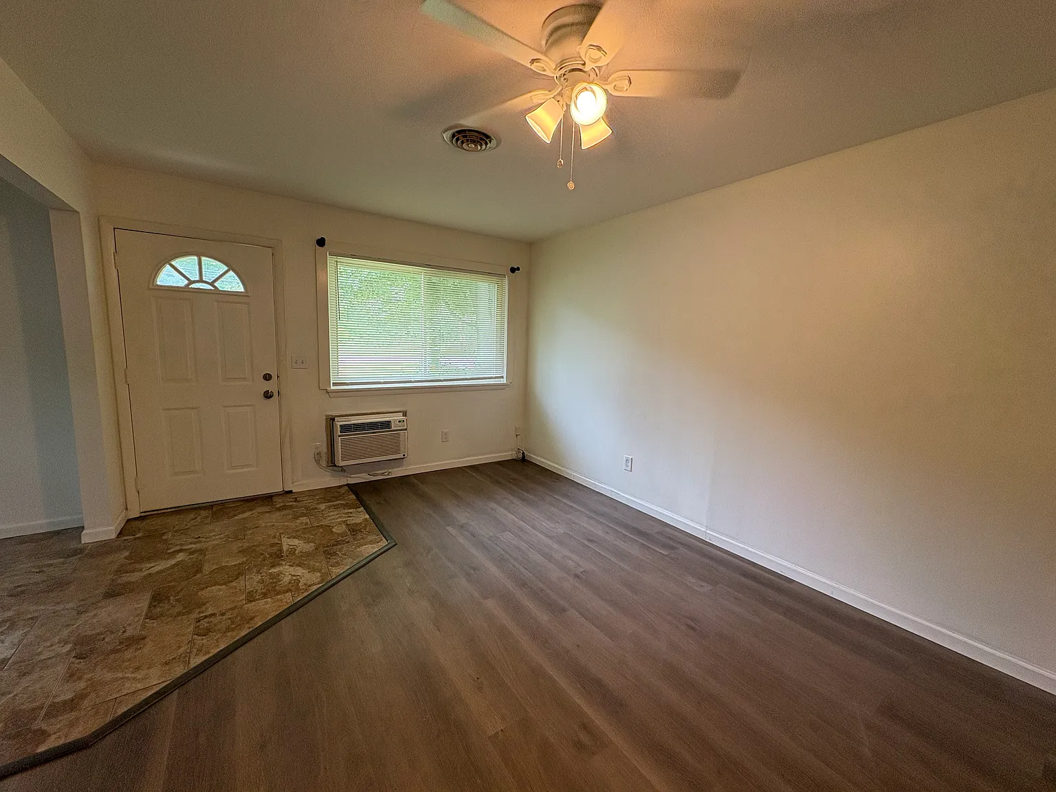 3 bed, 900 sqft, $1,450 — Photo 3
