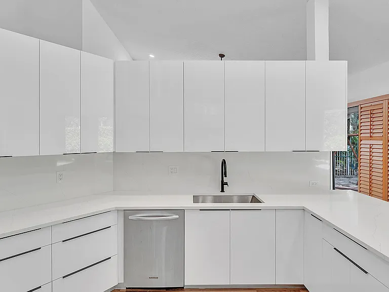 3420 Washington Ln — Photo 9