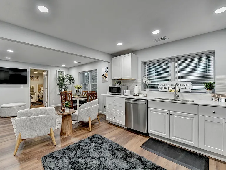 175 Burbank Dr NW #B — Photo 5