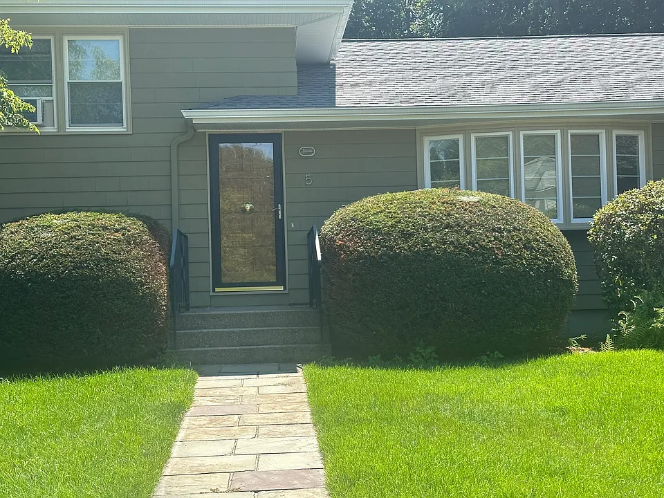 5 Bayview Dr #1