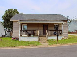 11 5th St, Greer, SC 29651
