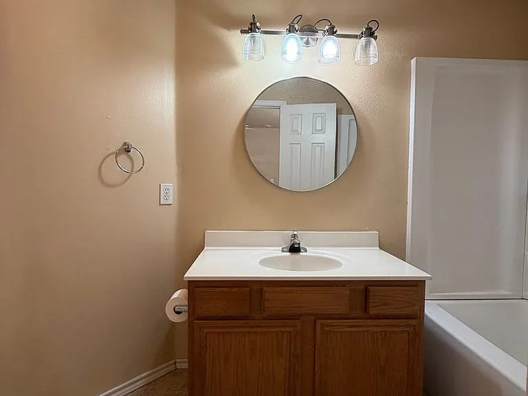 502 N Clinton Ave — Photo 8