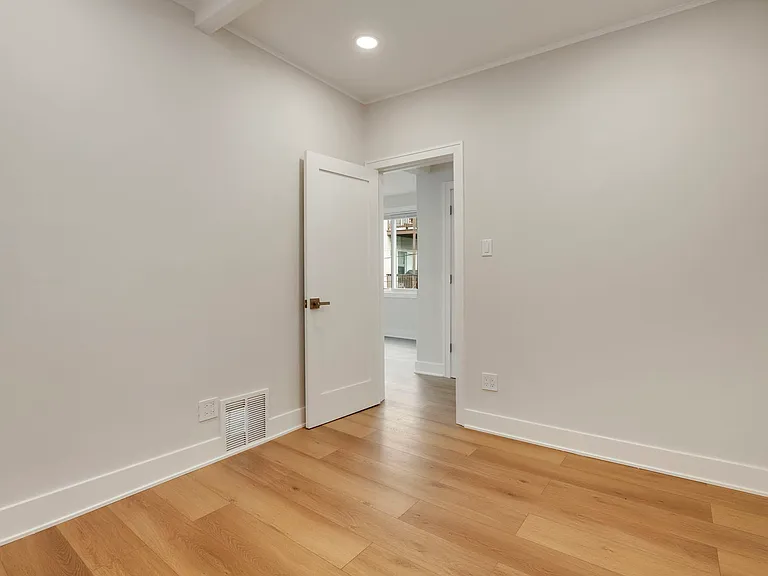 4340 N Oakley Ave #CH — Photo 7