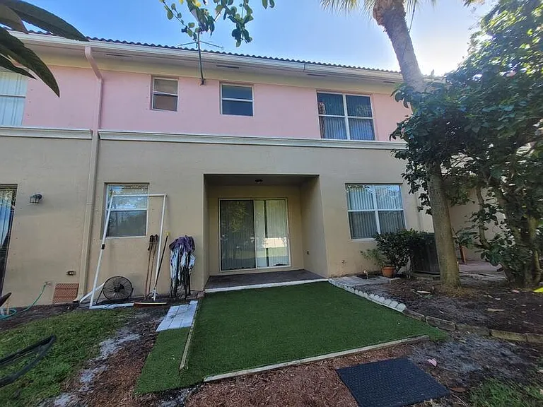 303 Seminole Palms Dr — Photo 8
