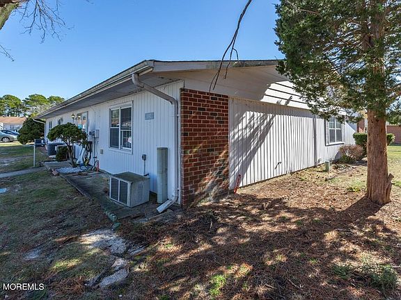 3rd image of 1142A Argyll Circle