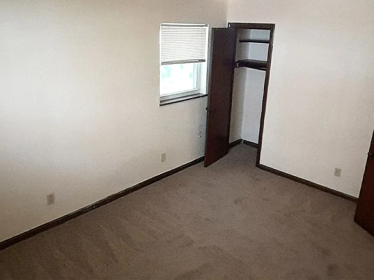 948 Ludlow Ave — Photo 6