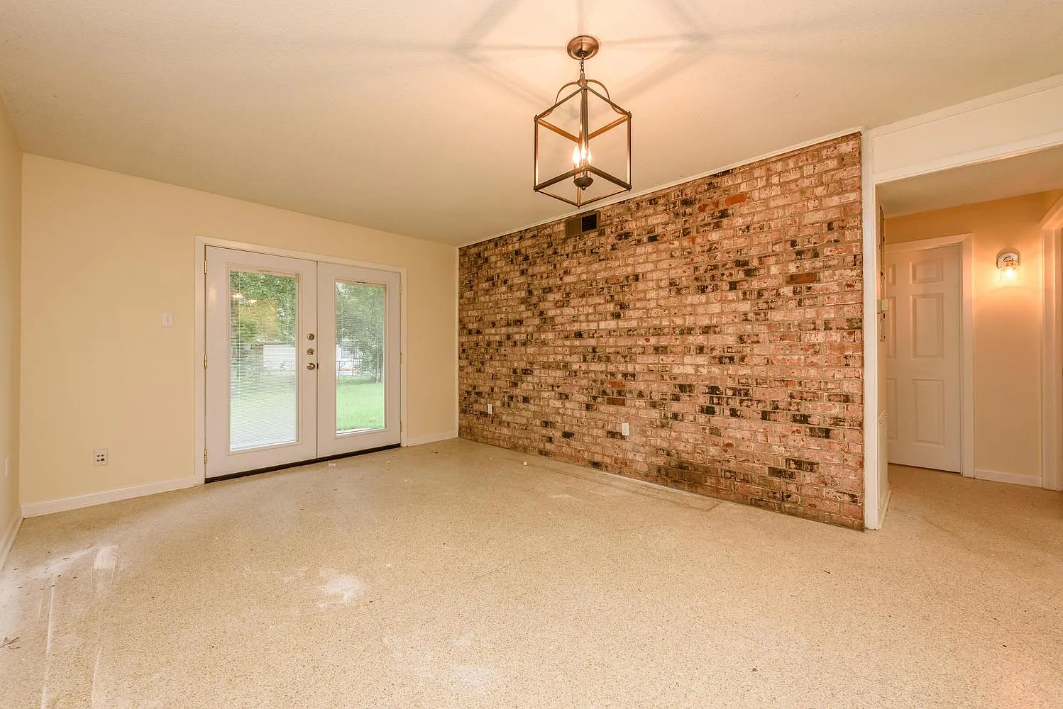 3 bed, 2.0 bath, 1334 sqft, $2,450 — Photo 4