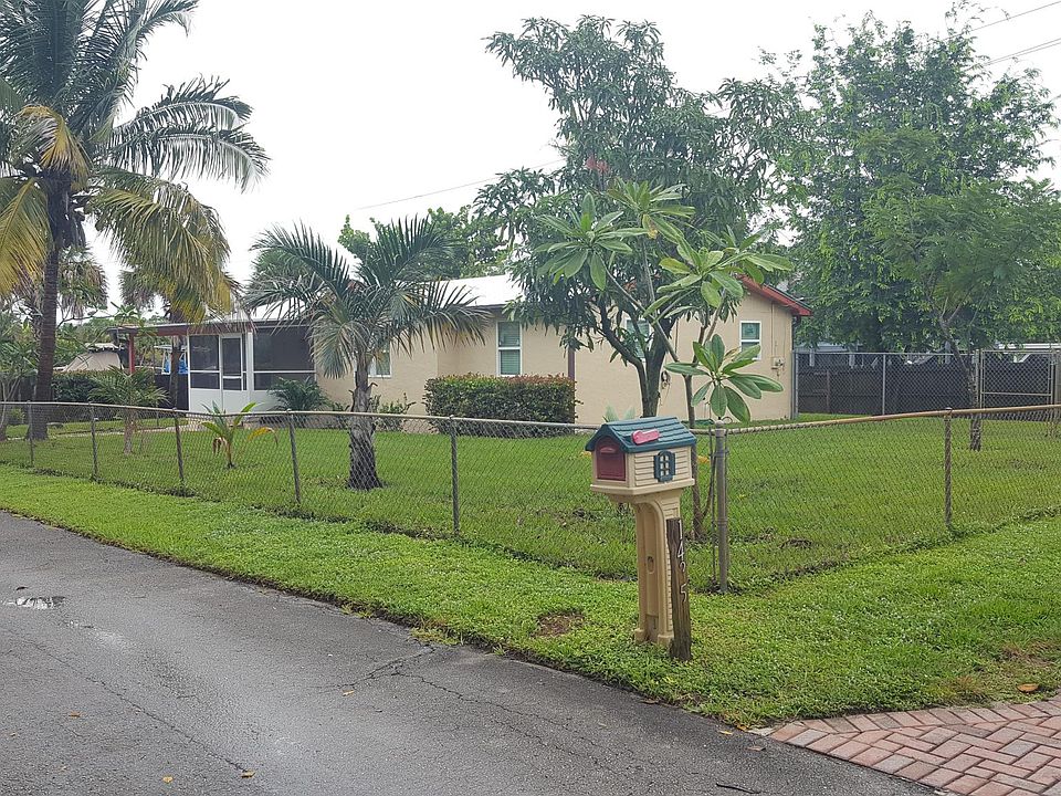 1st image of 1465 NE Oak Lane Dr