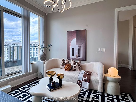 2nd image of 28 Uptown Dr #Penthouse 12