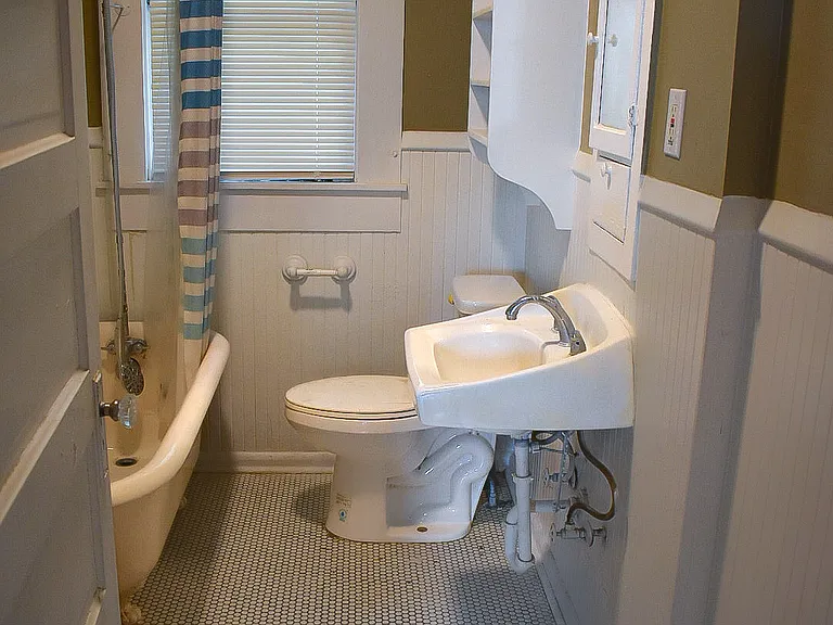 2246 E Houston St — Photo 14